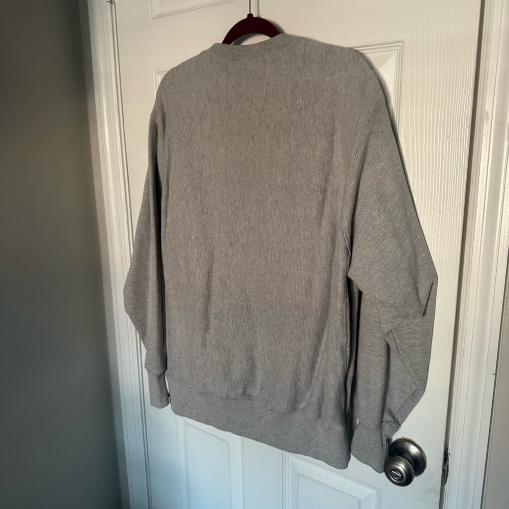 Vintage Champion Men's Light Gray Crewneck Sweater - Picture 5 of 5